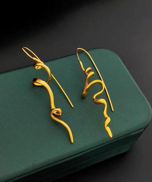 Minimalist Swirl Line Drop Earring