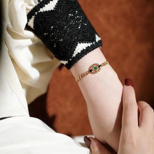 Luxurious Chain Bracelet with Green Onyx - Image 7