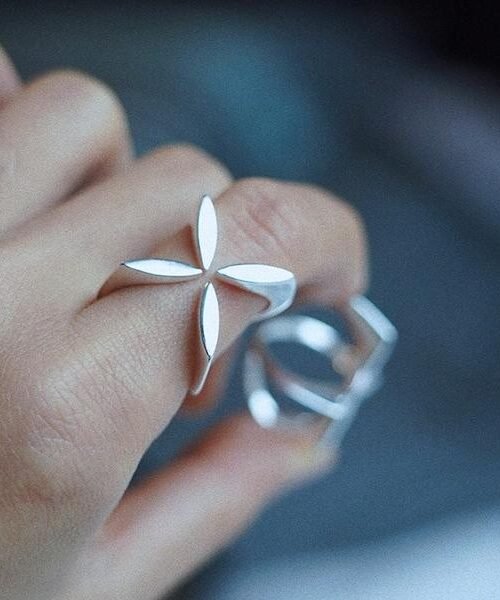 Minimalist Cross Flower Ring-Adjustable