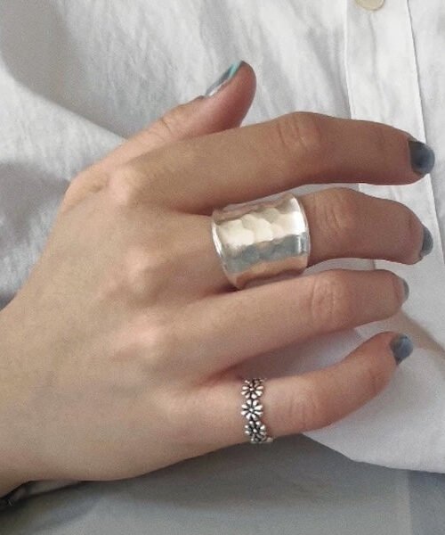 Bold Look Hammering Texture Wide Silver Ring